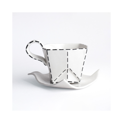 Filiżanka w przerywane czarne linie ze spodkiem